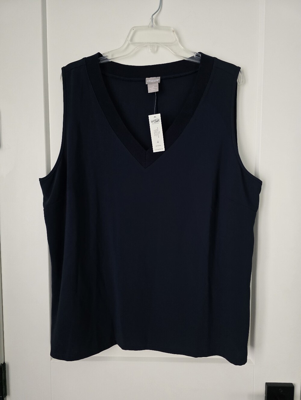 NWT Chico's L Navy Ribbed V-Neck Sleeveless Tank Top Size 4